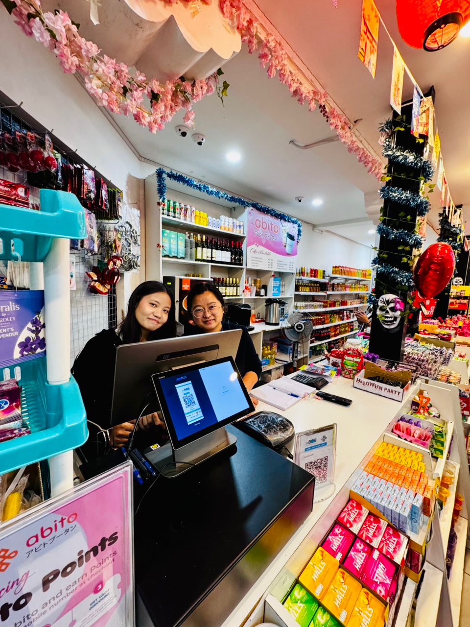 Abito team members at the checkout counter with aBitPOS